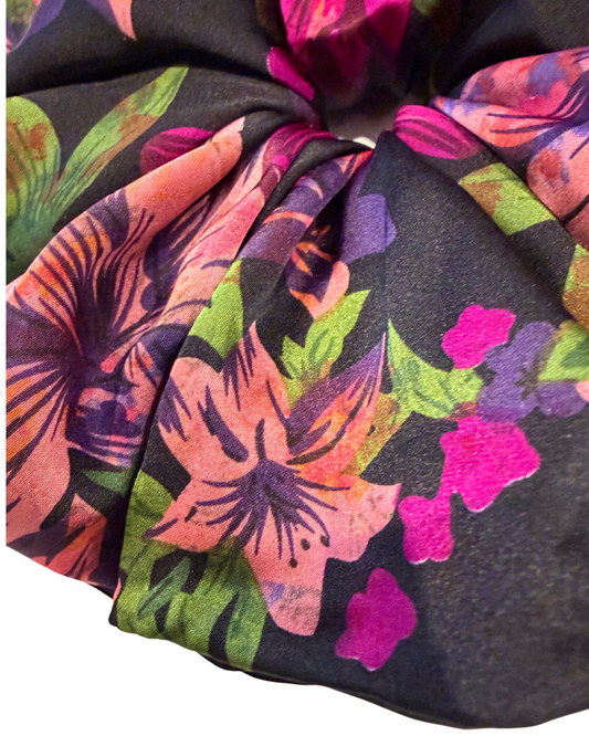 Scrunchie - Black Rose